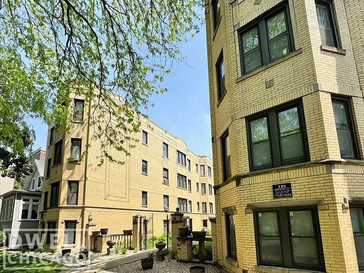 Building Photo - 3820 N Greenview Ave