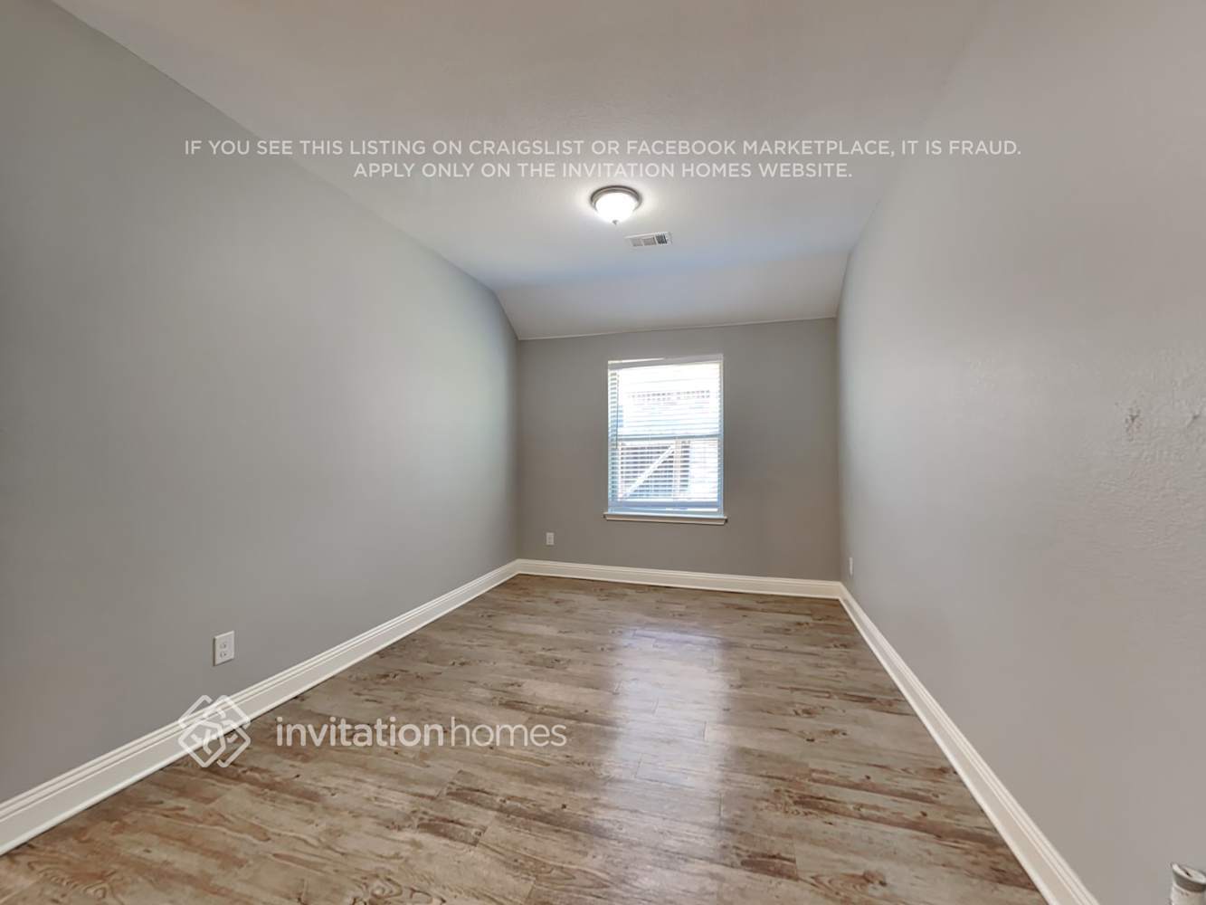 Building Photo - 1304 Roadrunner Dr