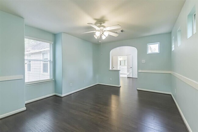 Building Photo - 15 N Flickering Sun Cir
