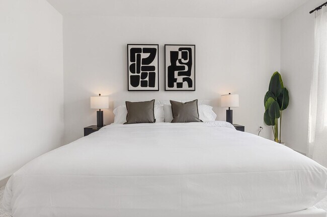 Building Photo - 1301 Leah Ave