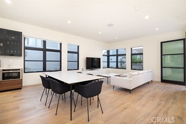 Building Photo - 822 S Plymouth Blvd