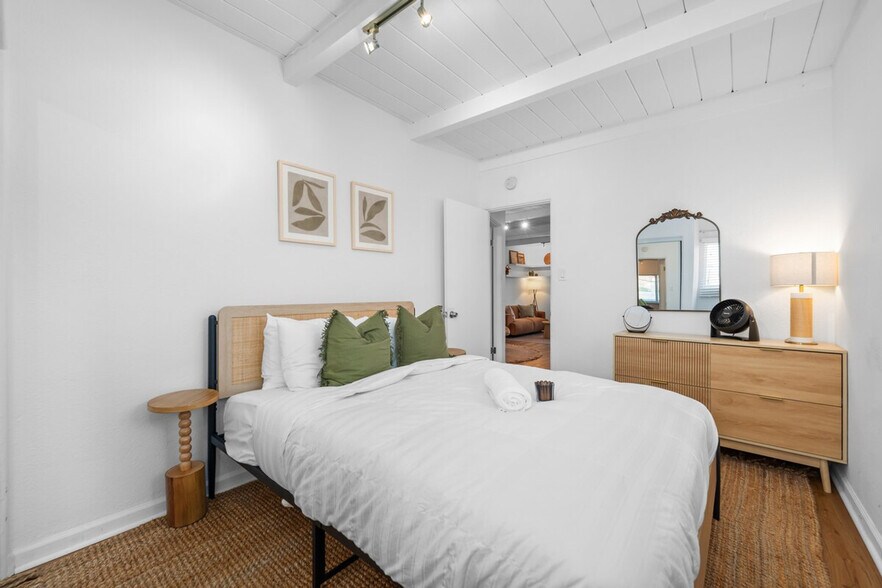 Building Photo - 2710 L St