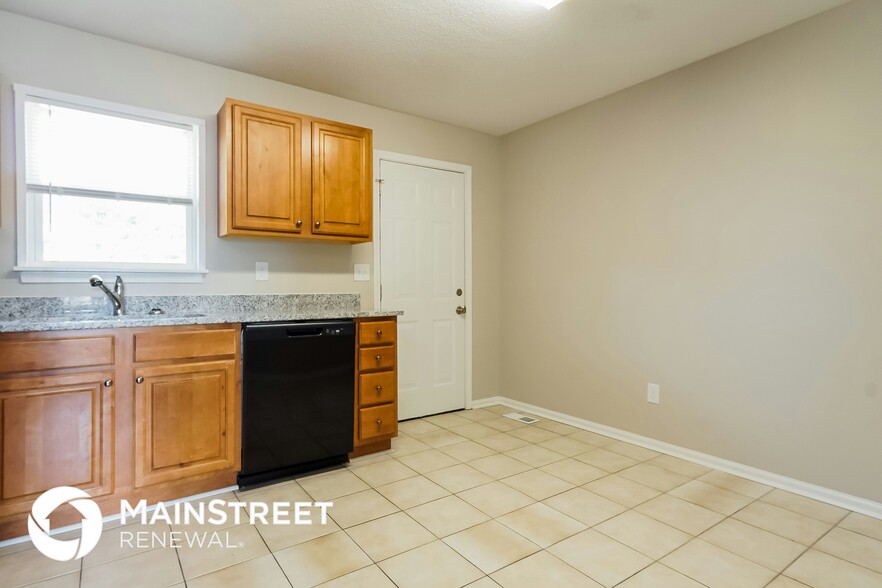 Building Photo - 1833 Huntington Dr