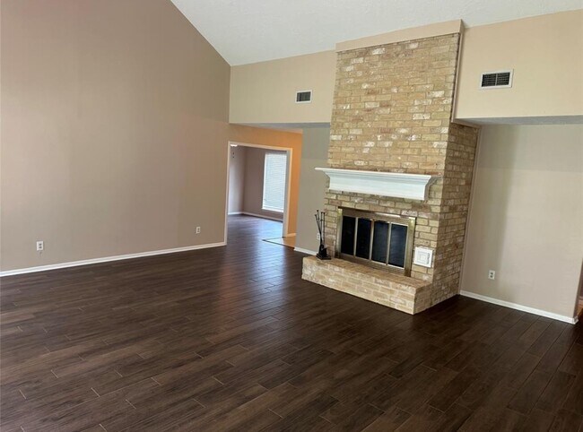 Building Photo - 17406 Spicewood Springs Ln