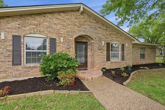 Building Photo - 2502 Turtle Creek Dr