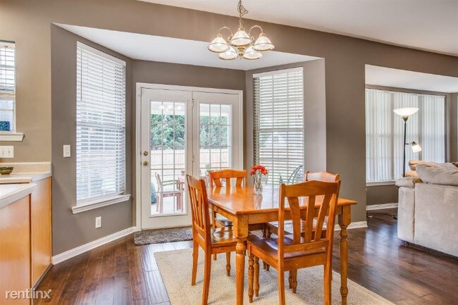Building Photo - 4 br, 2.5 bath House - 1701 Portway CT.