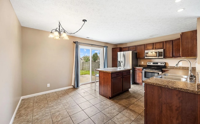 Building Photo - 3185 Fleming Dr