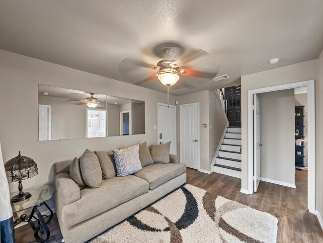 Building Photo - 2301 Summit Dr