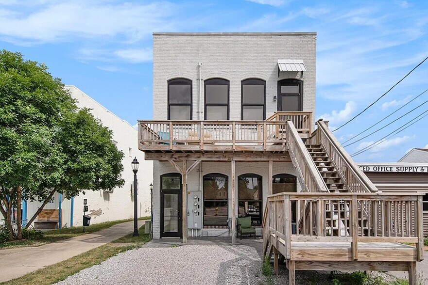 Building Photo - 330 S Cedar St