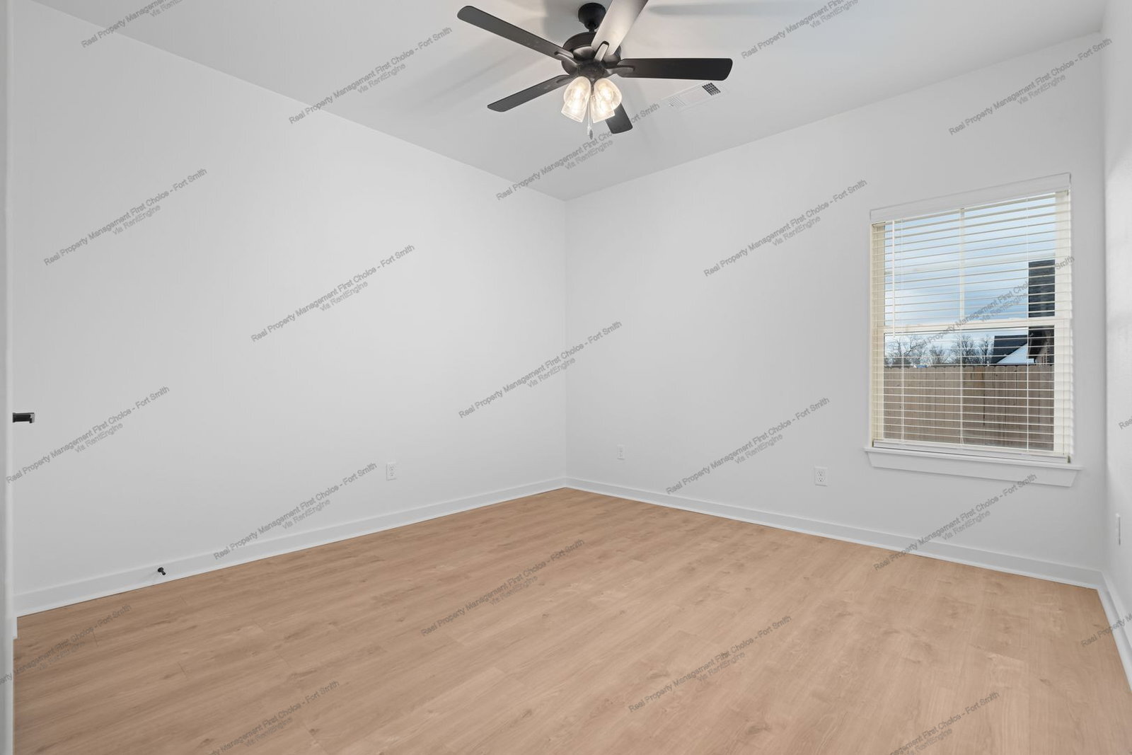 Building Photo - 8809 Bainbridge Ct