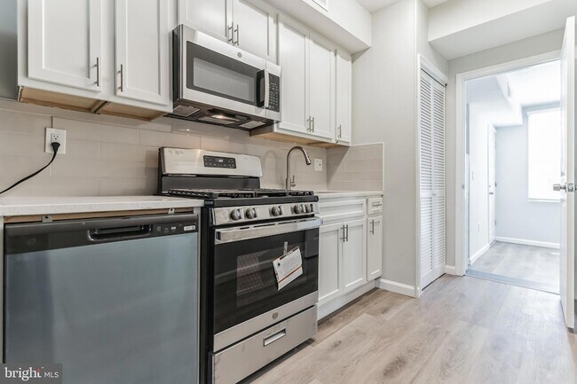 Building Photo - 1223 Simms Pl NE