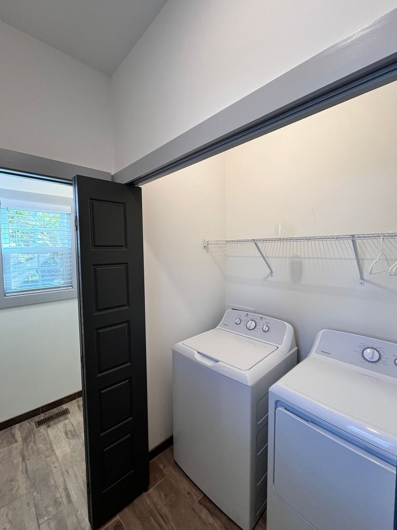 Building Photo - 420 Veritas St