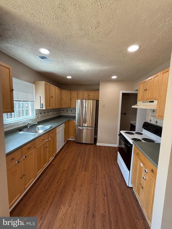 Building Photo - 8625 Reinecke Ct