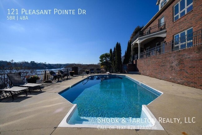 Building Photo - 121 Pleasant Point Dr