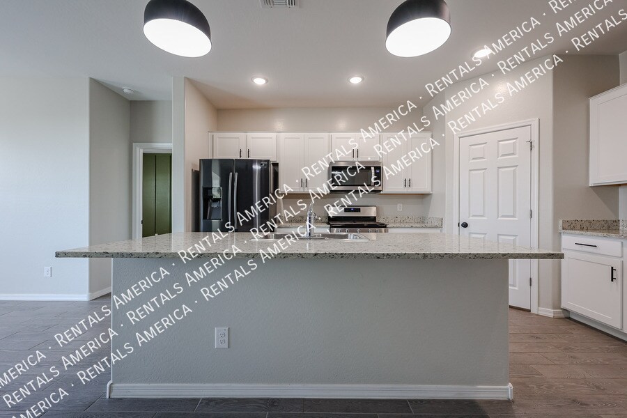 Building Photo - 5612 W Ldg Dr