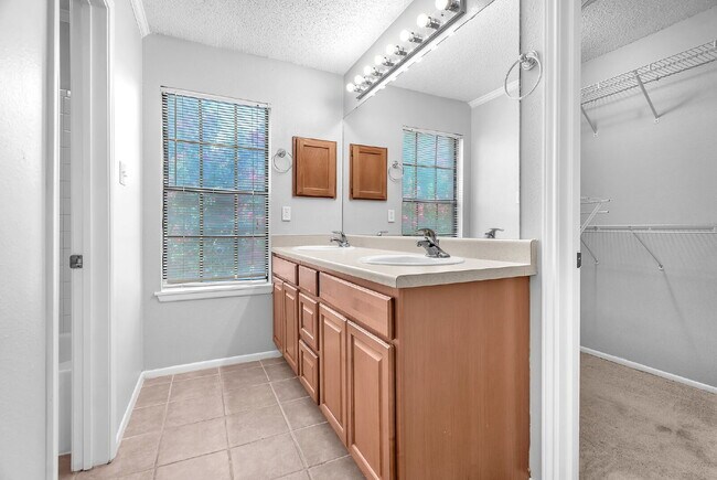 Building Photo - Where Comfort Meets Everyday Luxury!