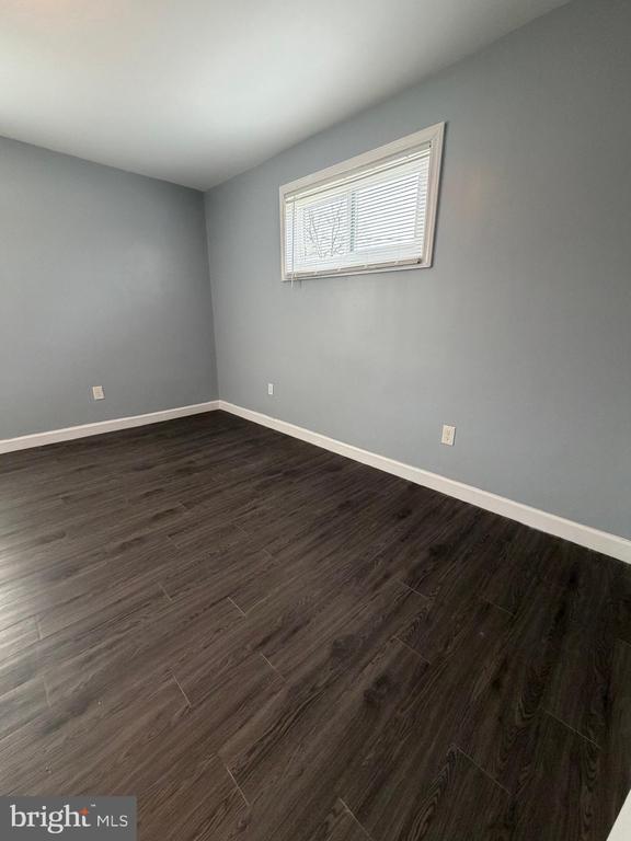 Building Photo - 924 7th St