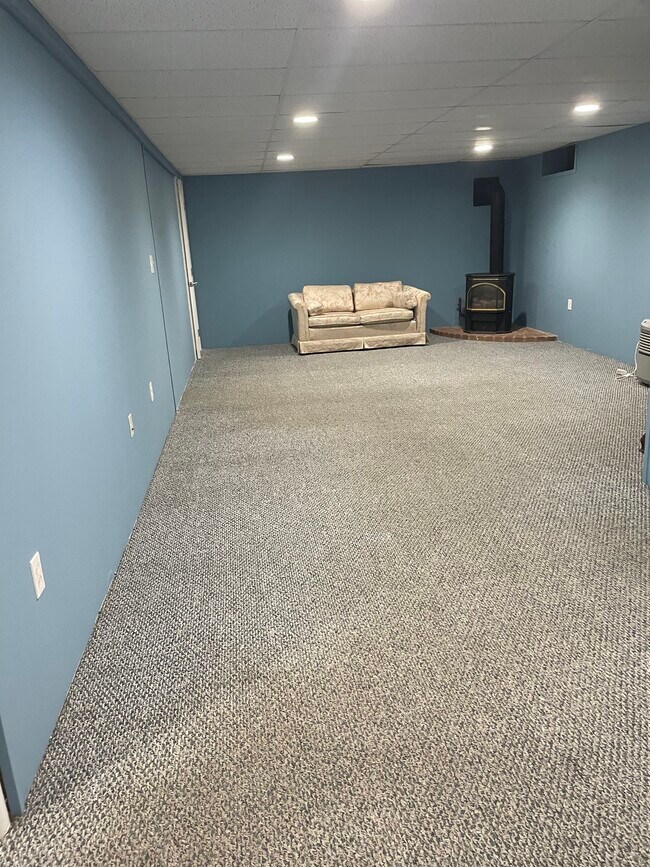 Building Photo - 5 Exeter Rd