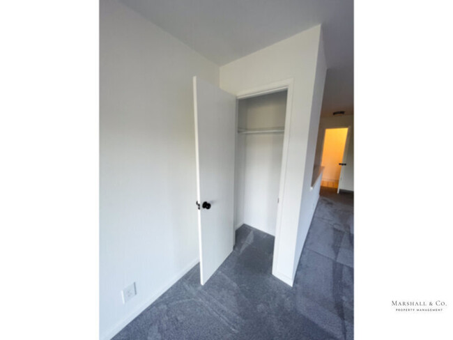 Building Photo - HALF MONTH RENT FREE!! TIBURON 2br/1.5ba  ...