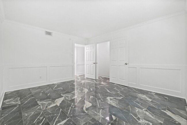 Building Photo - 7900 Westheimer Rd