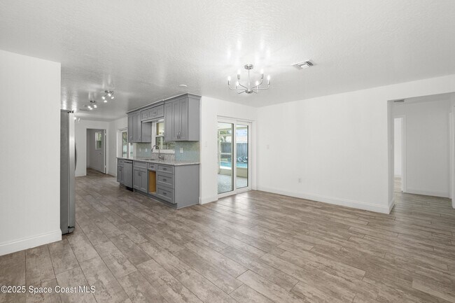 Building Photo - 1445 Mercury St