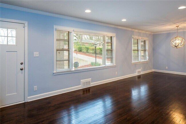 Building Photo - 1855 Long Dr