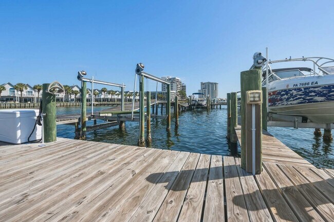 Building Photo - 214 Miracle Strip Pkwy SW