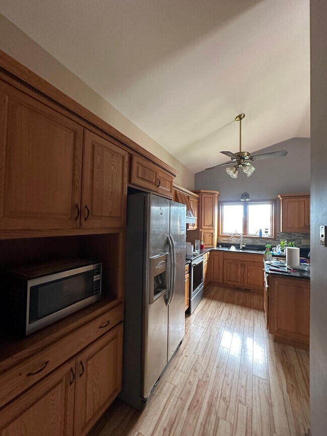 Kitchen - 543 Mahogany Way
