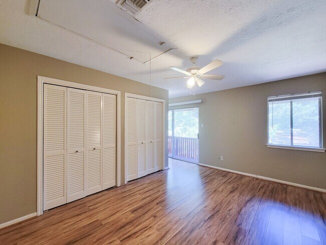 Building Photo - Quite neighborhood town home with gate, ne...