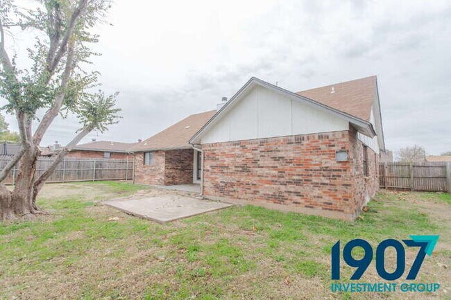 Building Photo - Stunning 3-Bedroom Home with Dramatic Vaulted Ceilings and Loft in OKC!