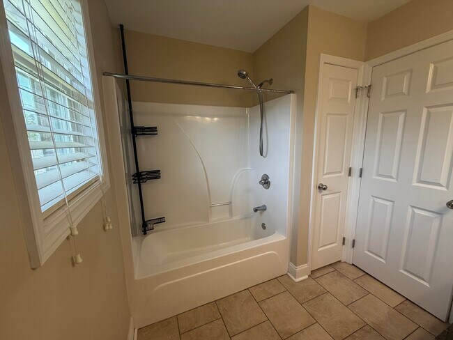 Building Photo - 2850 Foxcroft Cir