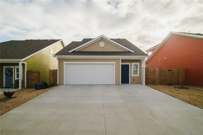 Building Photo - 1690 N Izard Ln