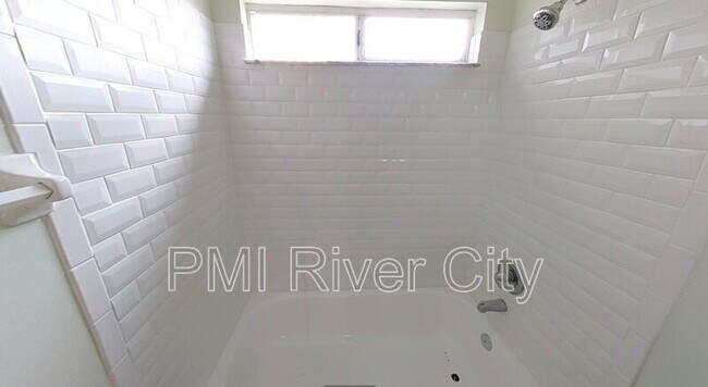 Building Photo - 502 Tidal Wave Ln