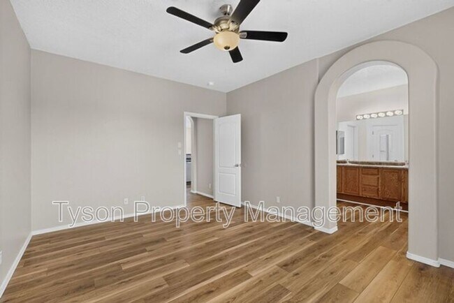 Building Photo - 10912 Dream Weaver Dr NW