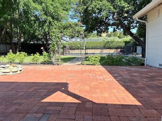 Building Photo - RARE  ALAMO OPPORTUNITY