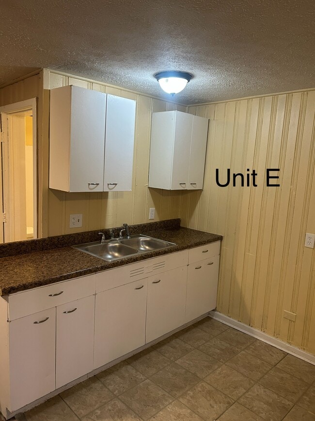 Building Photo - Seneca Ave