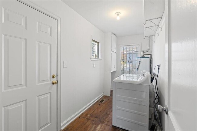 Building Photo - 449 10th St NW