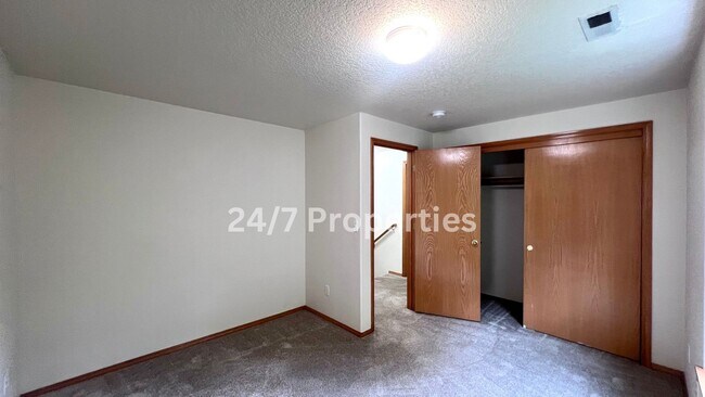 Building Photo - 90 Alder St