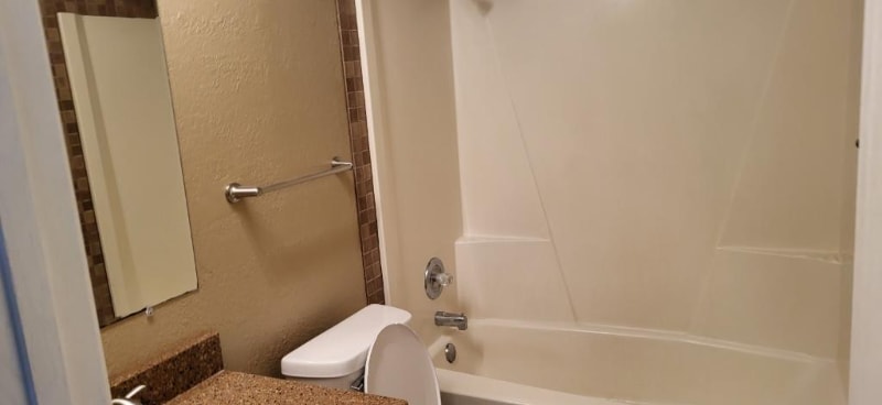 Building Photo - 805-1/2 4th Ave NE