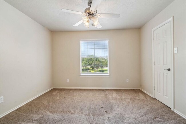 Building Photo - 201 Drake Run Ln