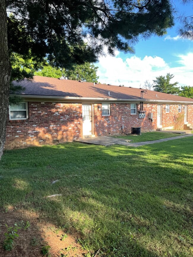 Building Photo - 400 Schenkel Ln