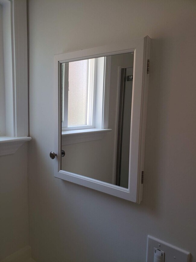 Building Photo - Remodeled Studio in Walkable Kings Beach!
