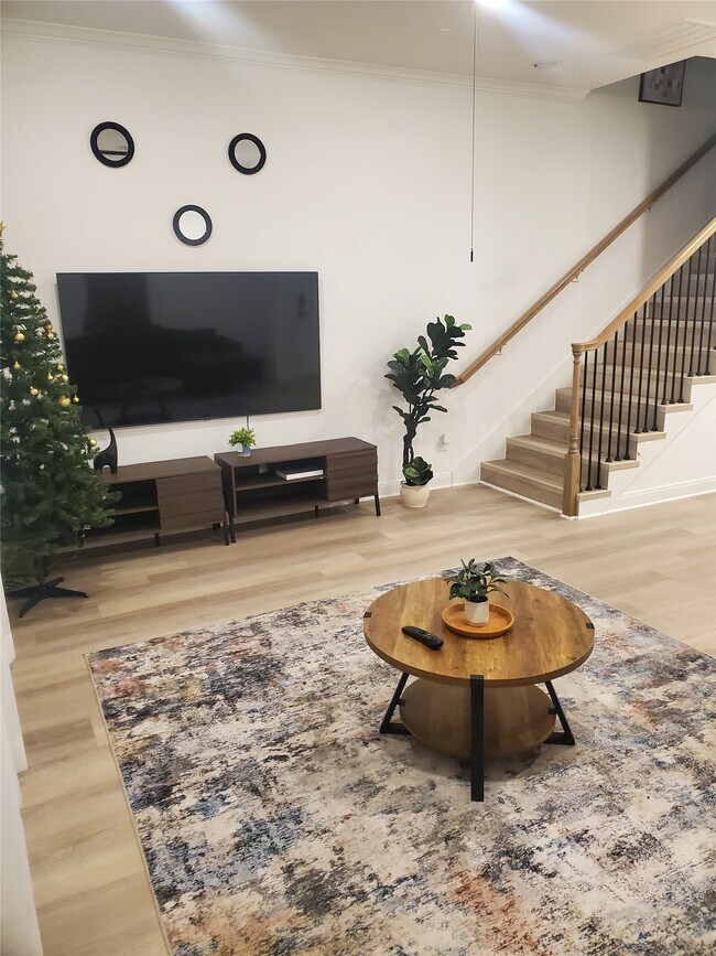 Building Photo - 5113 Briscoe St