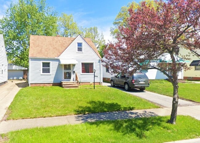 Building Photo - 3 BED 1 BATH BEAUTIFUL SINGLE FAMILY HOME ...