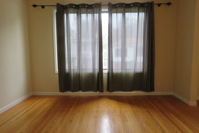 Building Photo - 49 Dellbrook Ave