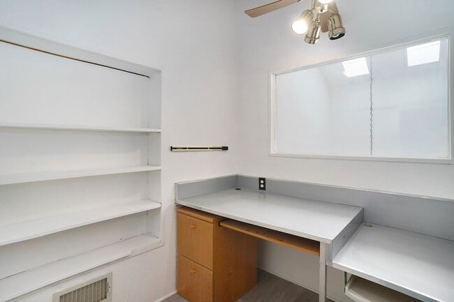 Building Photo - 3929 Roma Ct