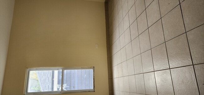 Building Photo - 1 S Cagwin Ave