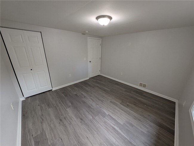 Building Photo - 82 Cragg Rd