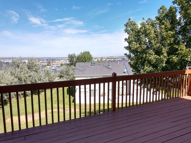 Building Photo - PRICE DROP! 3 bdrm 1.5 bath townhome! You'll love our giant DECK!
