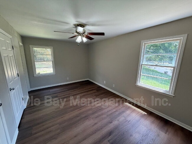 Building Photo - 253 Vanderbilt Dr